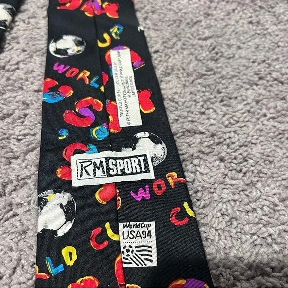 Peter Max World Cup Tie. Excellent condition! - Picture 4 of 4